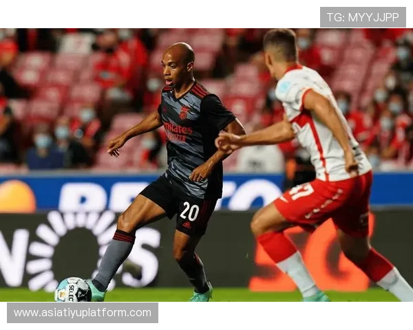 深入分析谈球吧体育赛事中的热门比赛亮点与球队战术策略分享